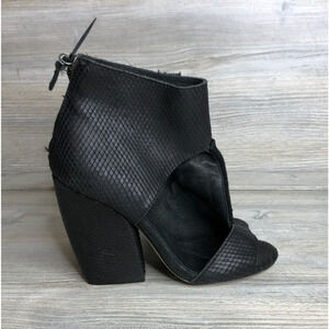 Mia Limited Edition Peep Toe Heeled Booties Zip Ankle Boots Size 6 Black Leather